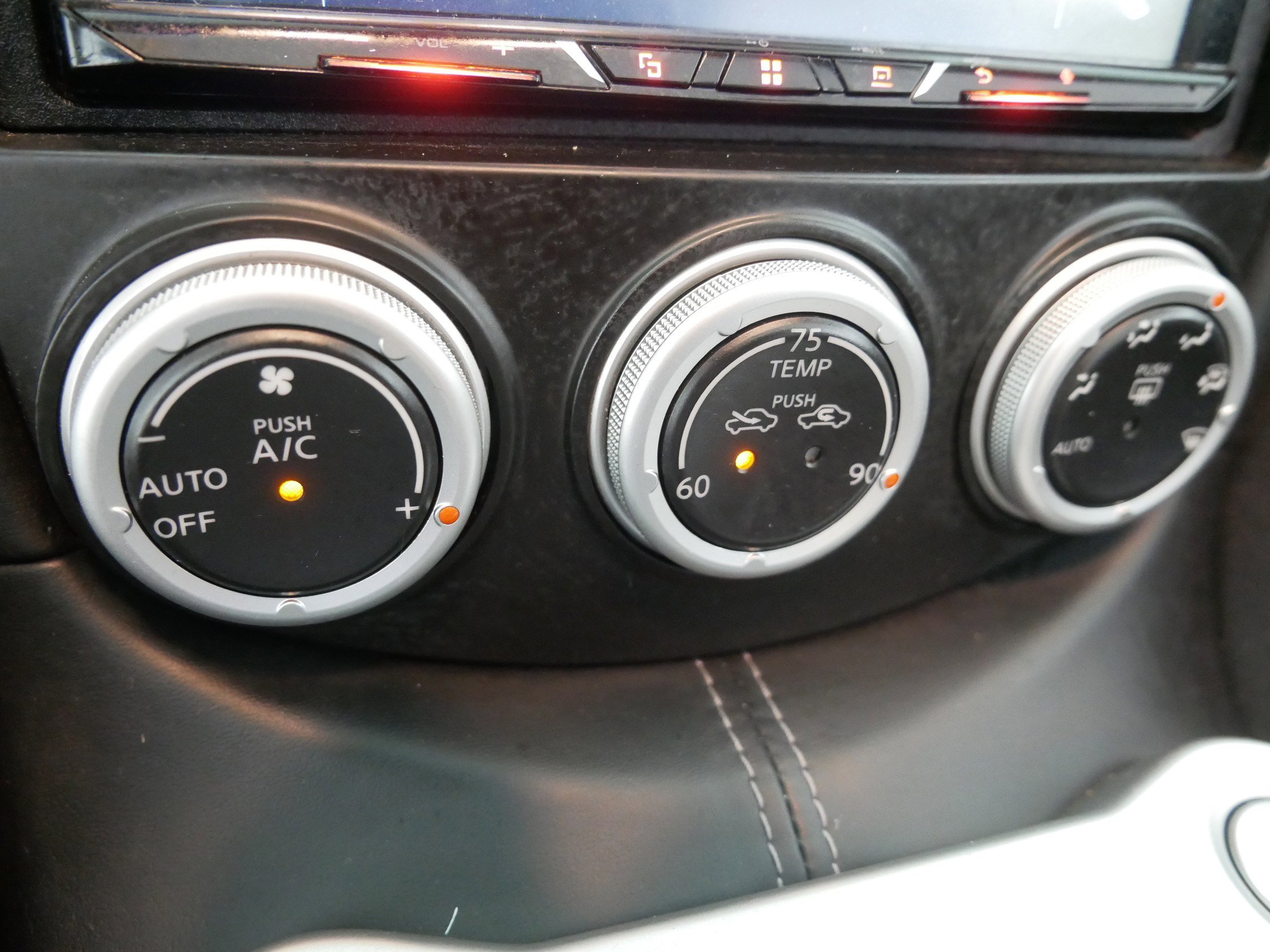 Used 2014 Nissan 370Z Roadster image 23