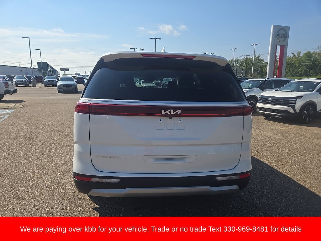 Used 2024 Kia Carnival LX FWD image 7