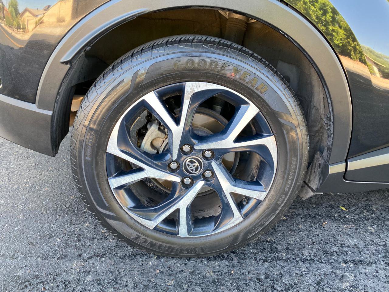 Used 2018 Toyota C-HR XLE FWD image 25