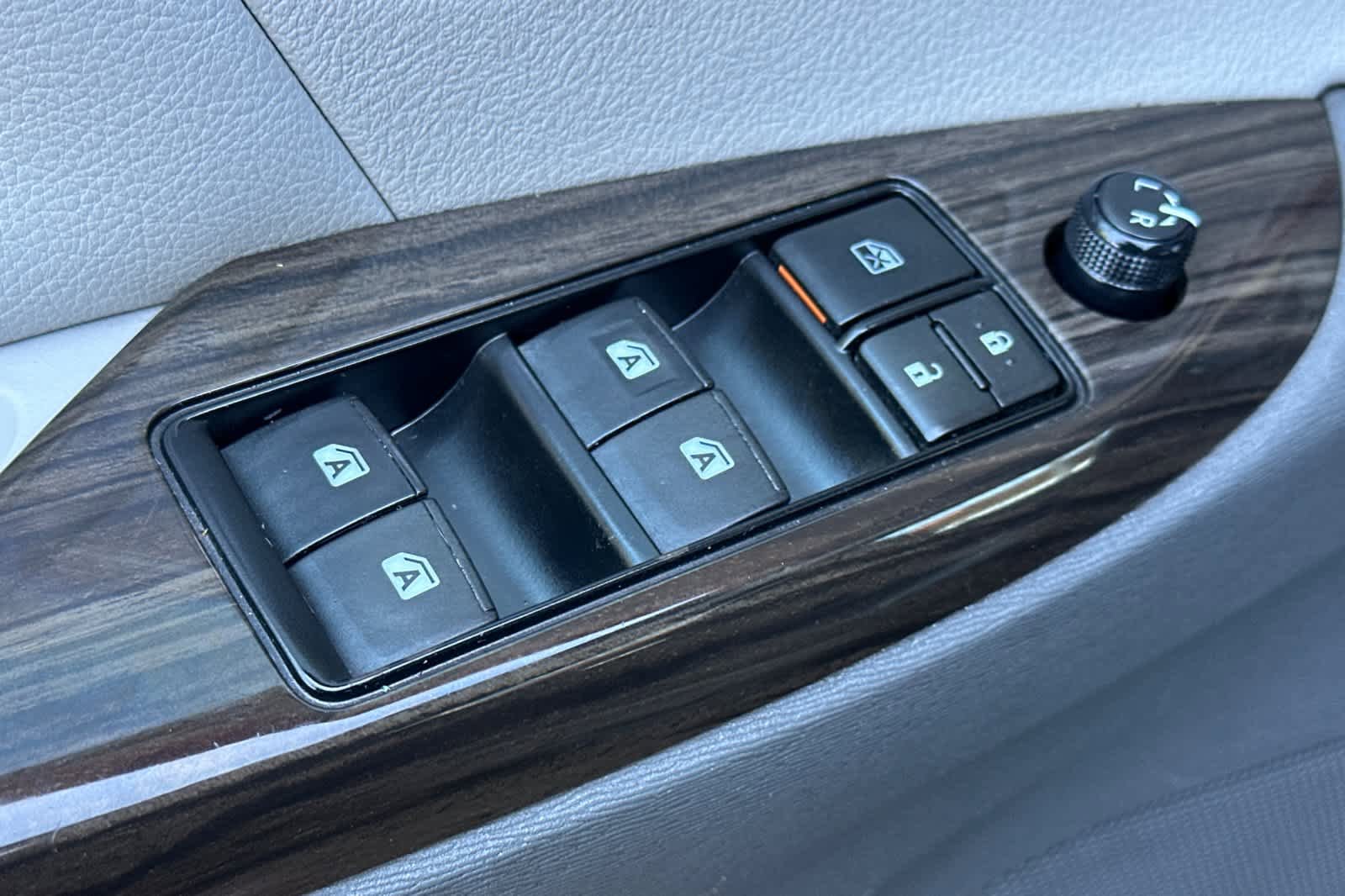 Used 2015 Toyota Sienna XLE w/ XLE Navigation Package FWD image 13