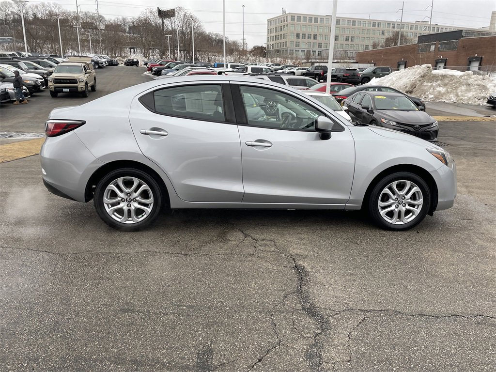 Used 2017 Toyota Yaris iA image 7