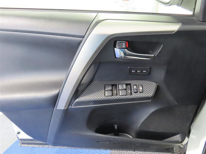 Used 2015 Toyota RAV4 Limited image 17