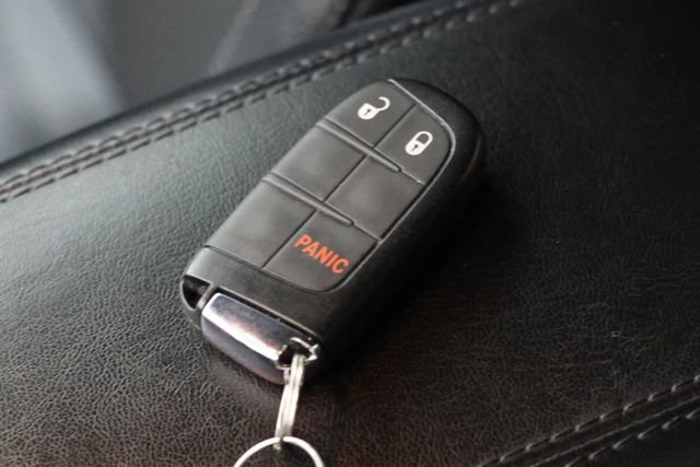Used 2024 Jeep Compass Latitude w/ Convenience Group AWD/4WD image 35