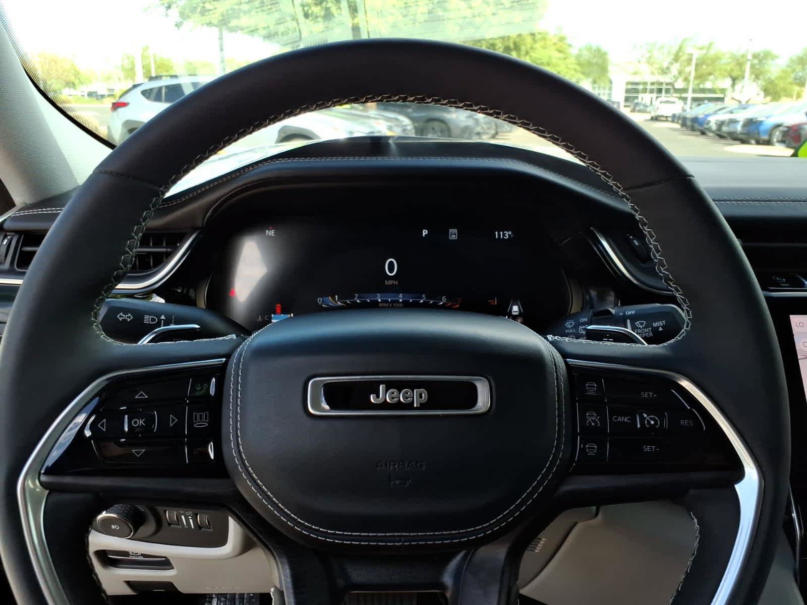 Used 2023 Jeep Grand Cherokee Overland AWD/4WD image 32