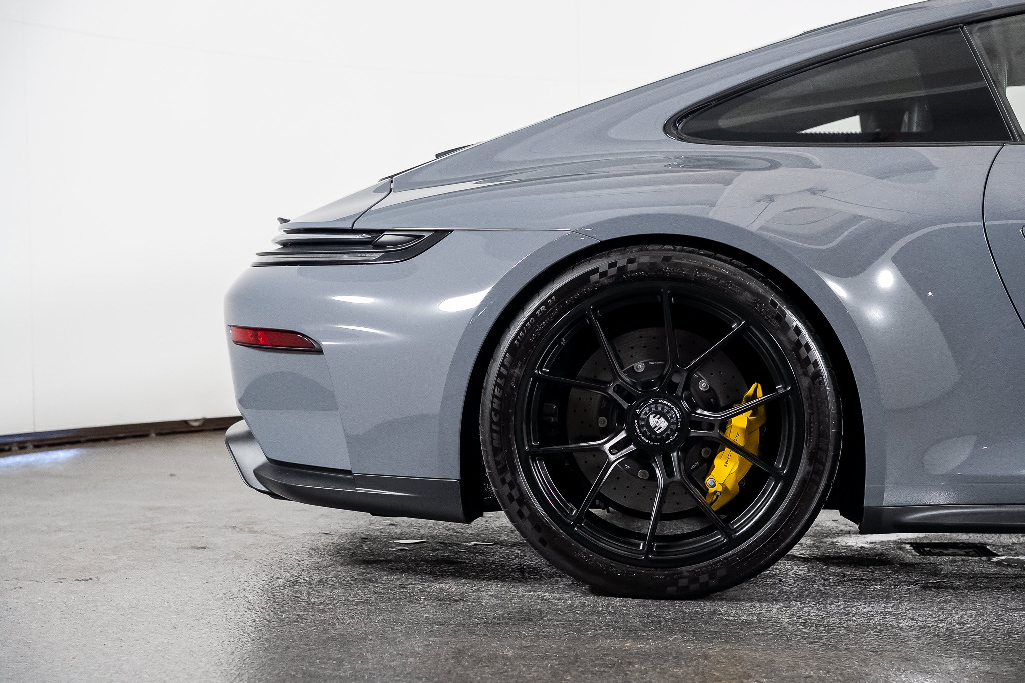 Used 2025 Porsche 911 GT3 RWD image 30