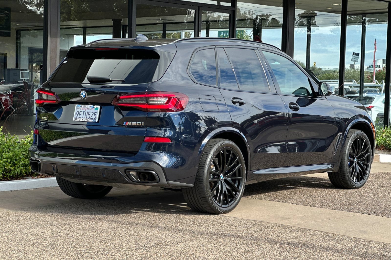Used 2023 BMW X5 M50i w/ Climate Comfort Package AWD/4WD image 4