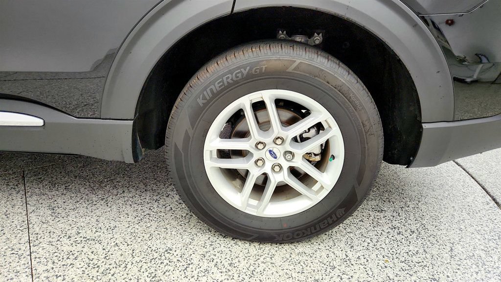 Used 2025 Ford Explorer Active AWD/4WD image 9