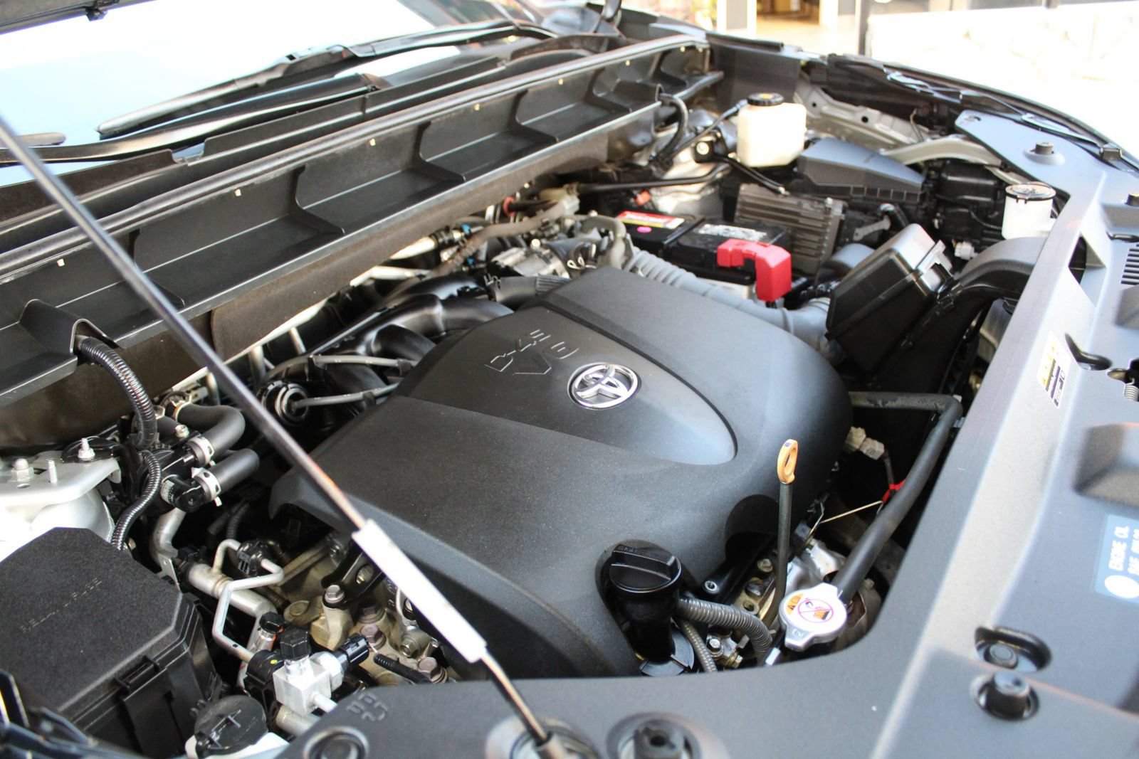 Used 2021 Toyota Highlander L FWD image 38
