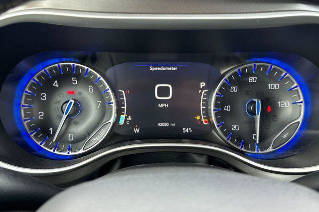 Certified 2024 Chrysler Pacifica Touring-L FWD image 25