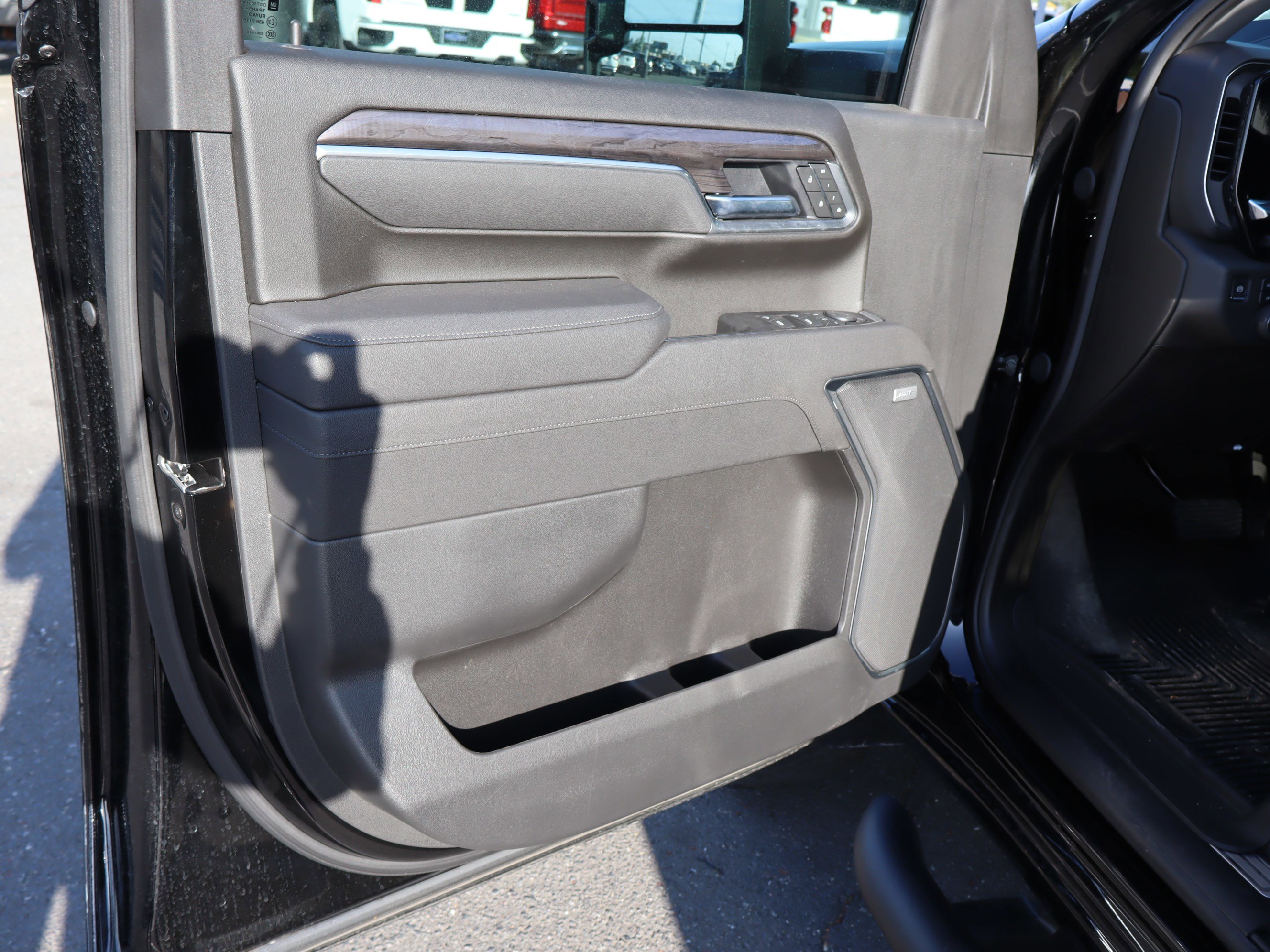 Used 2025 Chevrolet Silverado 2500 LTZ w/ LTZ Plus Package AWD/4WD image 18