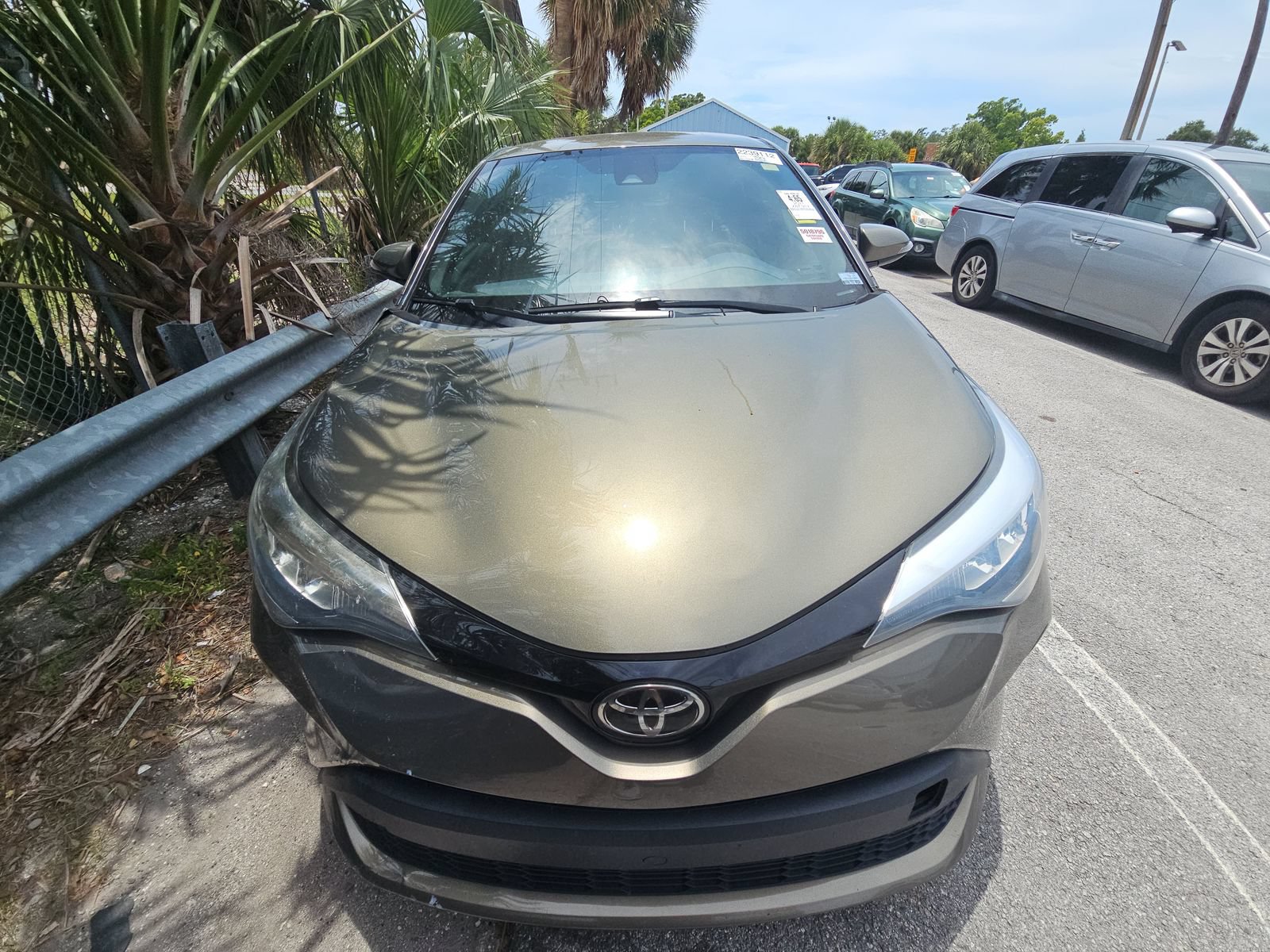 Used 2021 Toyota C-HR XLE FWD image 2