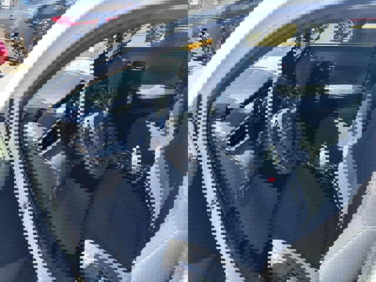 Used 2022 Toyota Corolla LE image 3