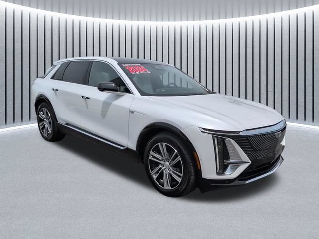 Used 2024 Cadillac Lyriq Luxury AWD/4WD image 2