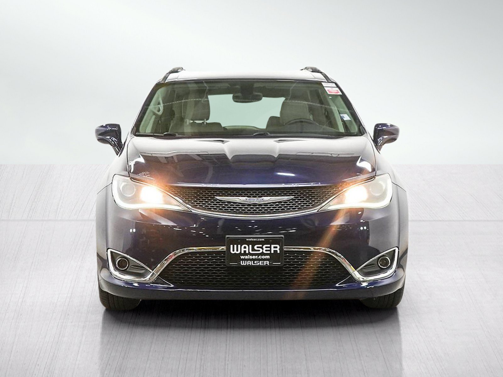 Used 2017 Chrysler Pacifica Touring-L FWD image 8