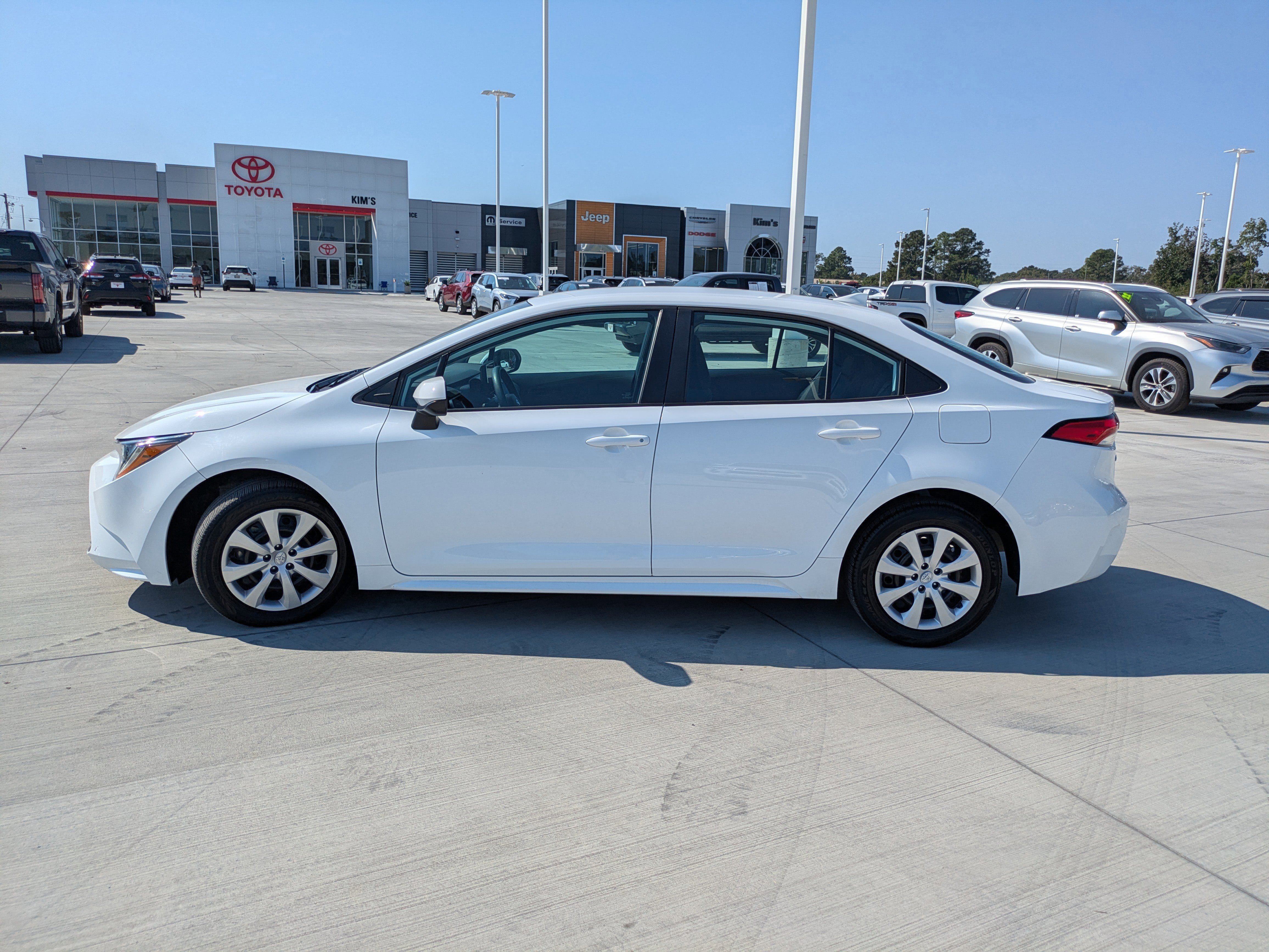 Certified 2023 Toyota Corolla LE FWD image 4