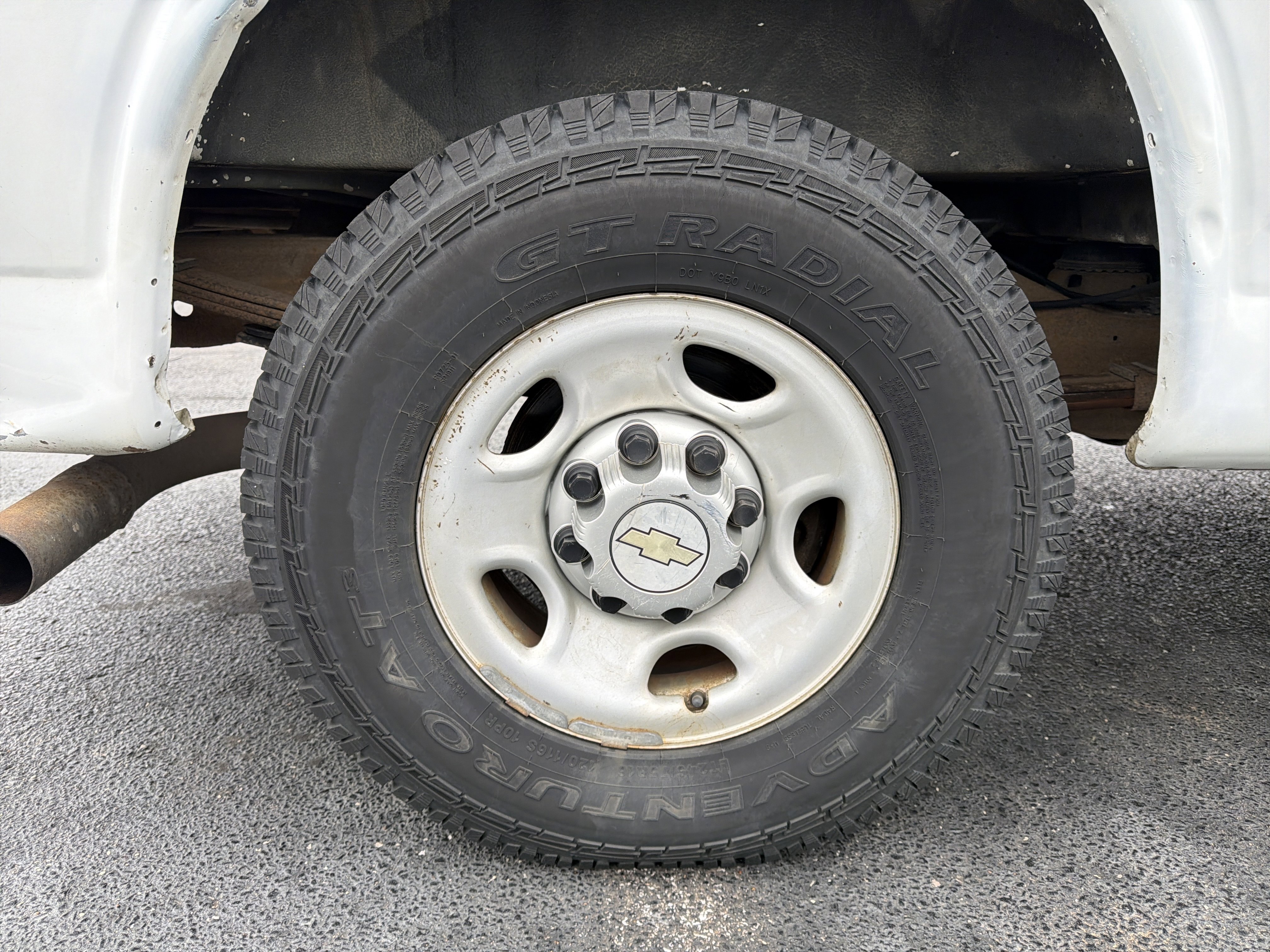 Used 2011 Chevrolet Express 2500 image 9