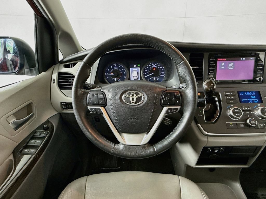 Used 2020 Toyota Sienna XLE FWD image 26