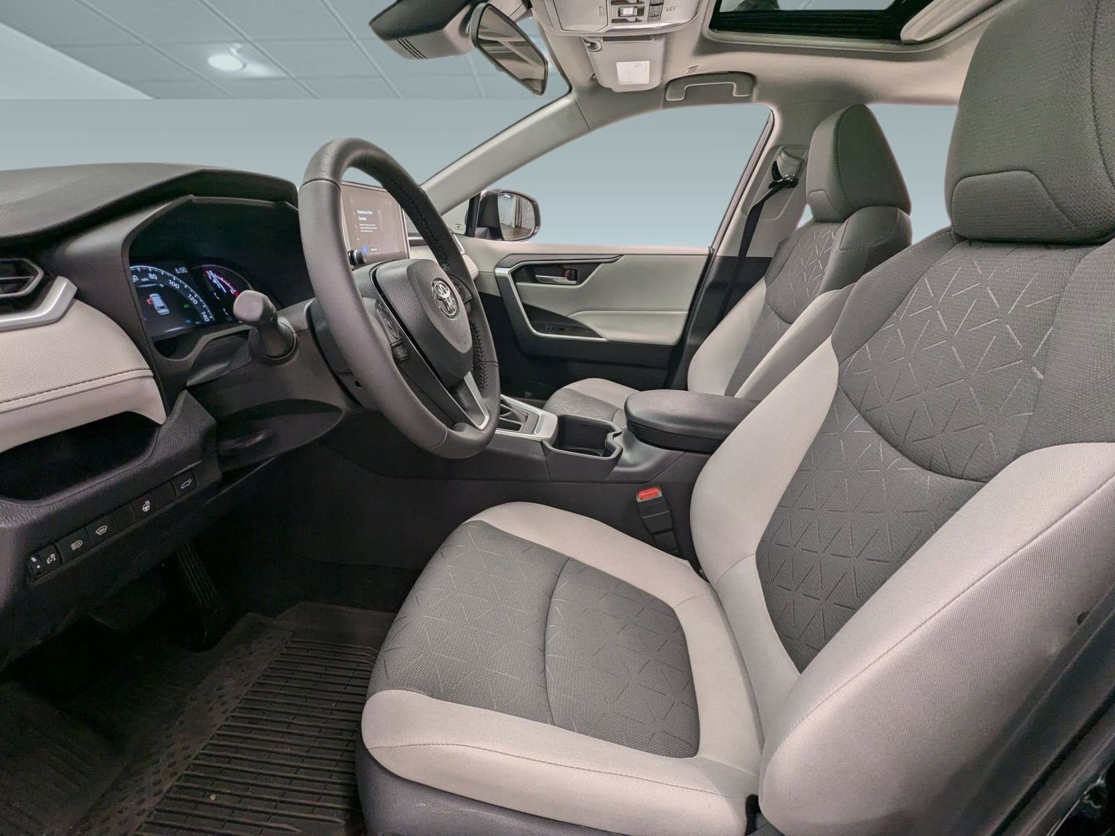 New 2025 Toyota RAV4 XLE image 4