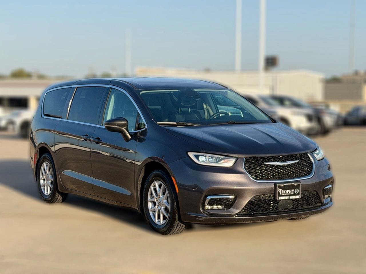 Used 2023 Chrysler Pacifica Touring-L FWD image 5