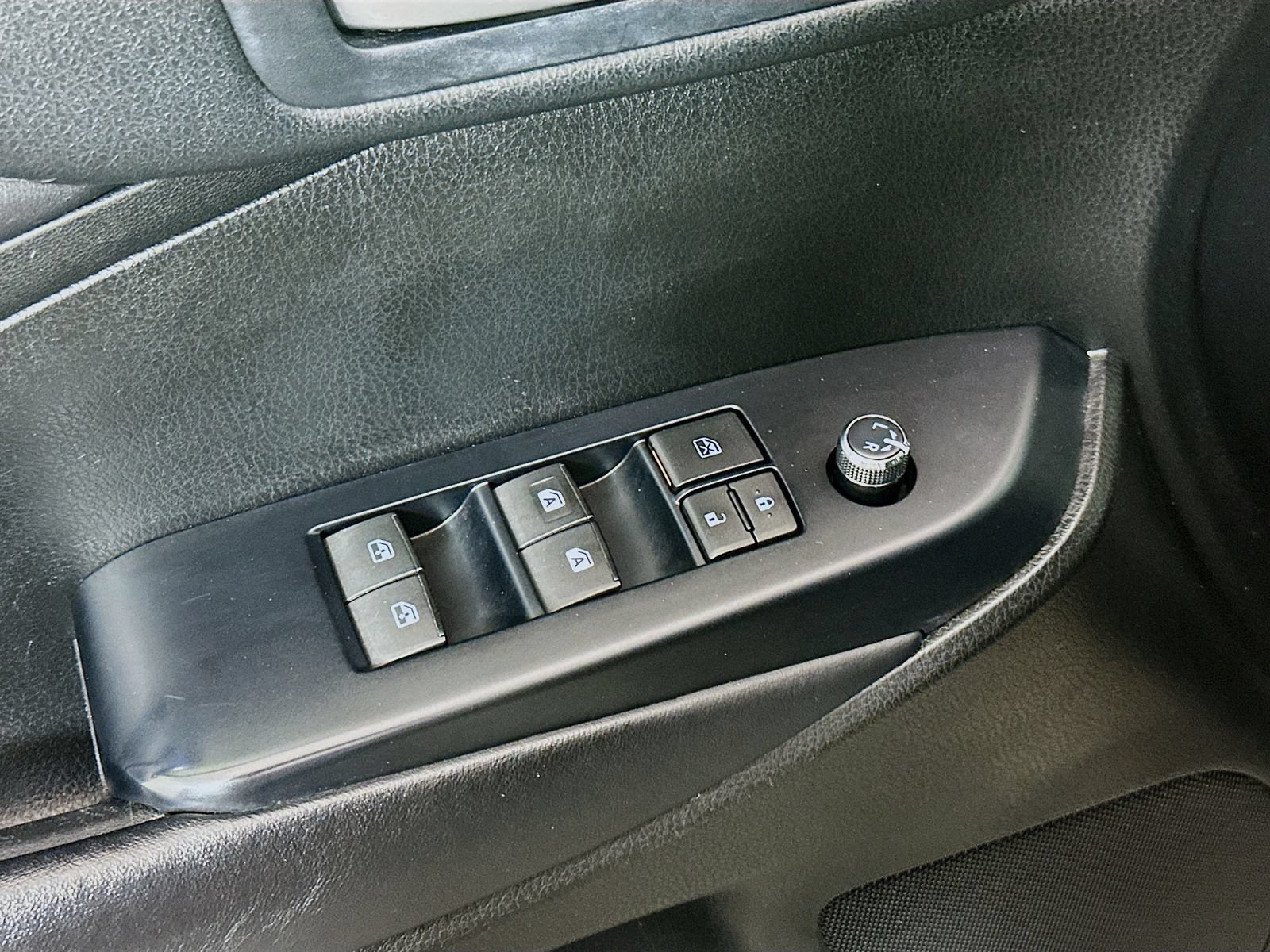 Used 2018 Toyota Highlander SE AWD/4WD image 17