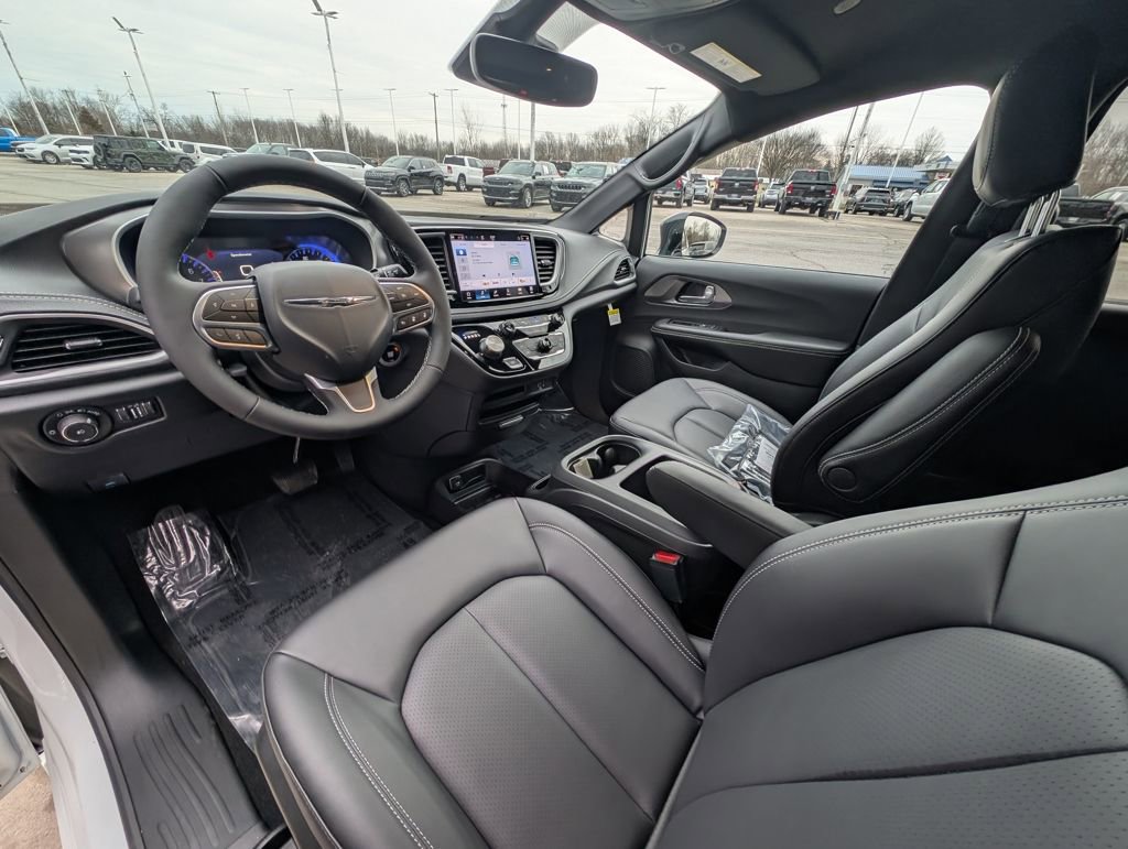 New 2026 Chrysler Pacifica Select AWD/4WD image 2