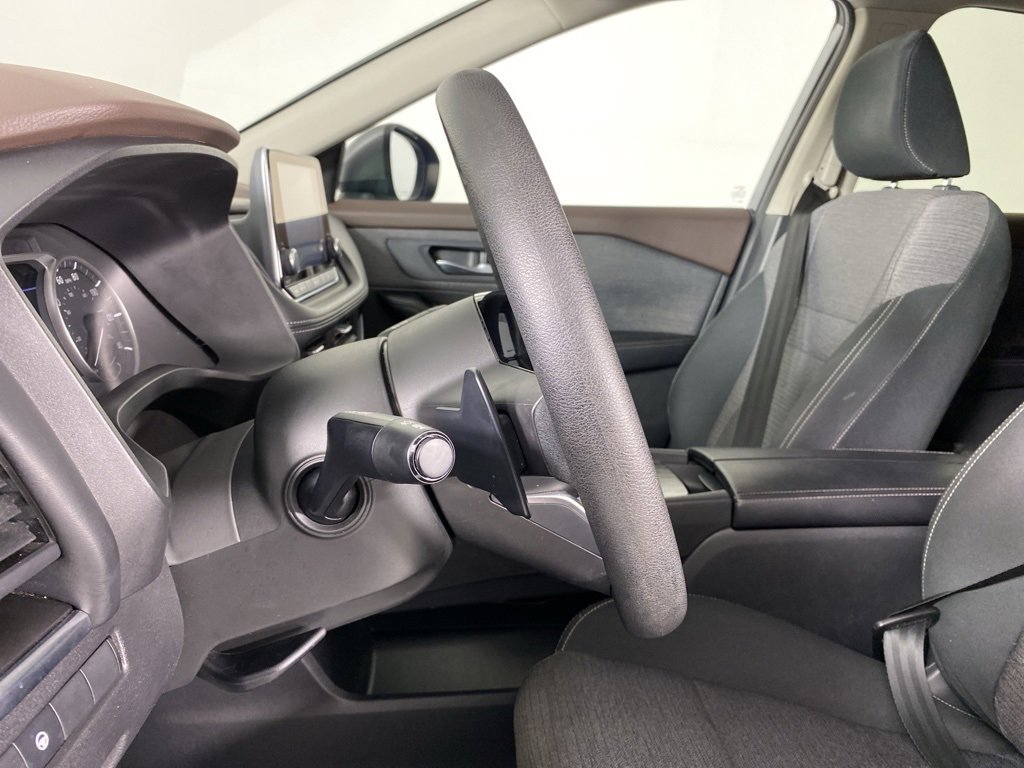 Used 2023 Nissan Rogue S image 28