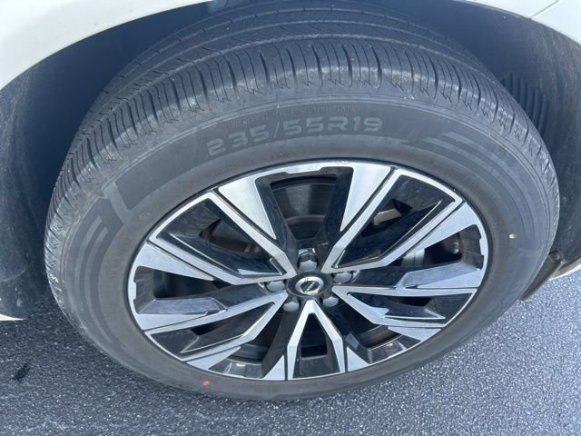 Used 2023 Volvo XC60 B5 Plus image 13