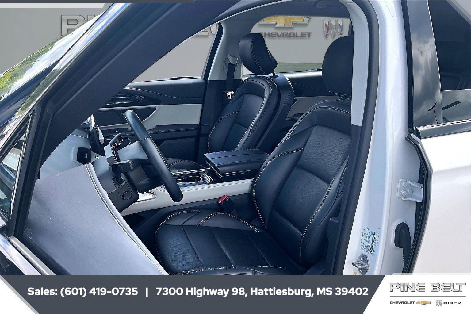 Used 2024 Lincoln Nautilus Premier AWD/4WD image 18