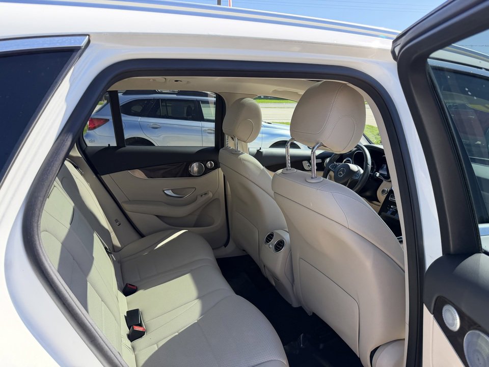 Used 2017 Mercedes-Benz GLC 300 4MATIC image 19