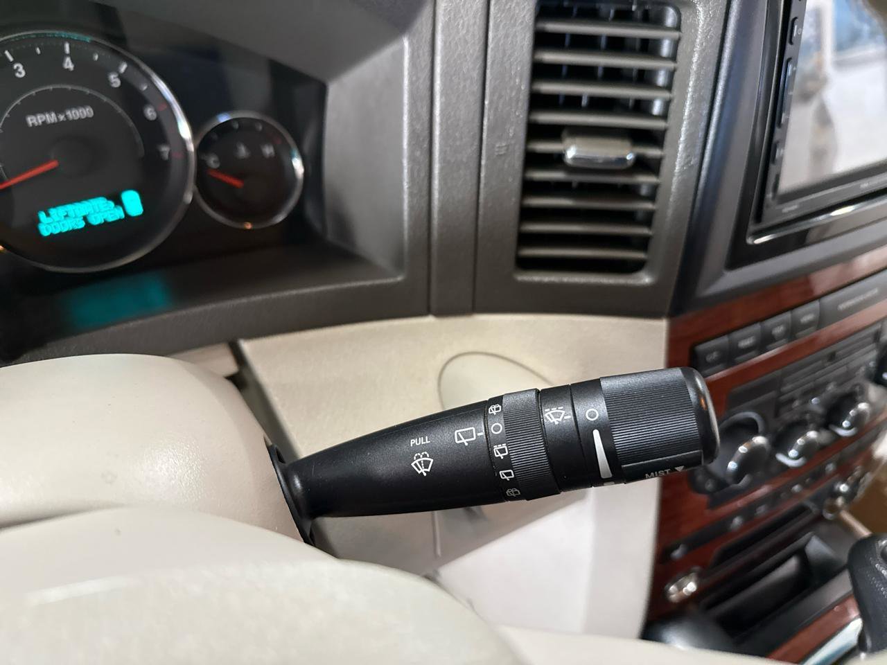 Used 2005 Jeep Grand Cherokee Limited AWD/4WD image 16