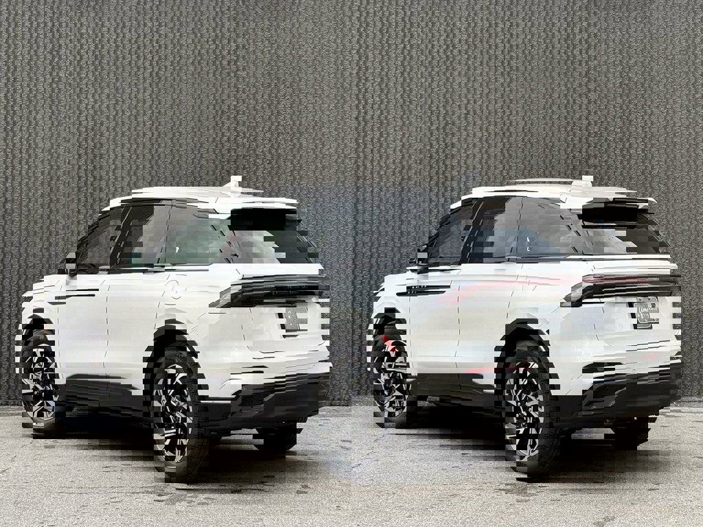 New 2025 Lincoln Nautilus Premier w/ Jet Appearance Package image 3