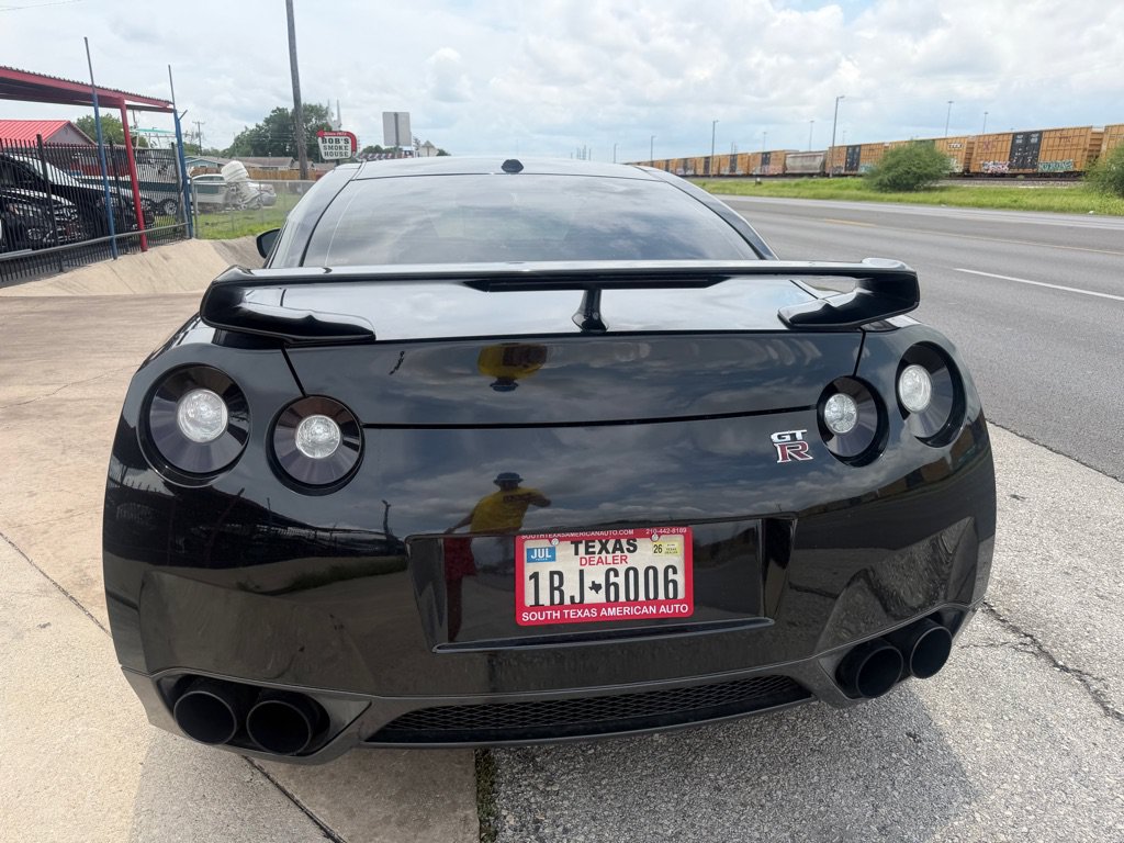 Used 2010 Nissan GT-R Premium AWD/4WD image 18