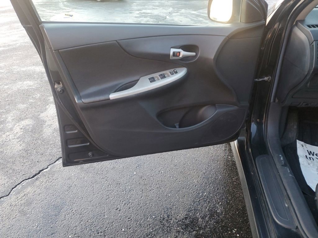 Used 2010 Toyota Corolla S image 12