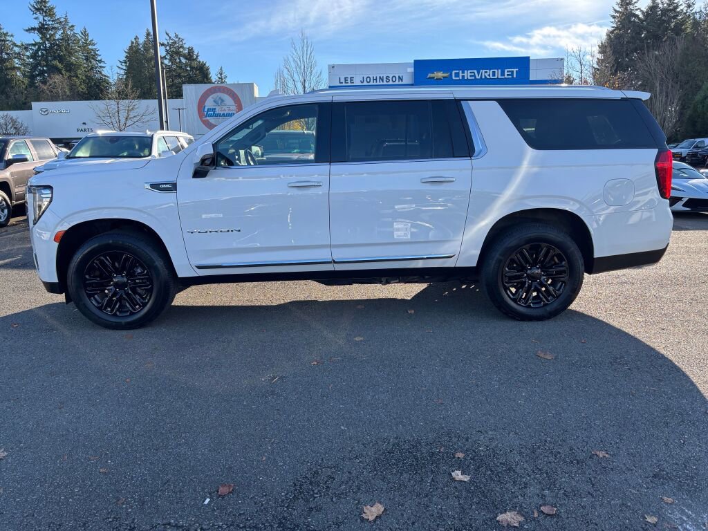 Used 2022 GMC Yukon XL SLT w/ SLT Luxury Package image 8