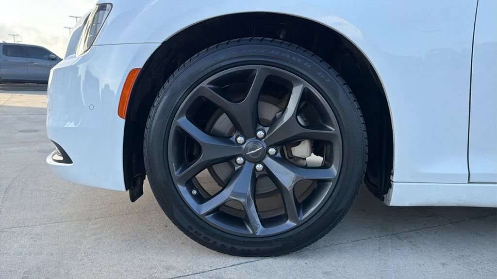 Used 2023 Chrysler 300 S RWD image 9