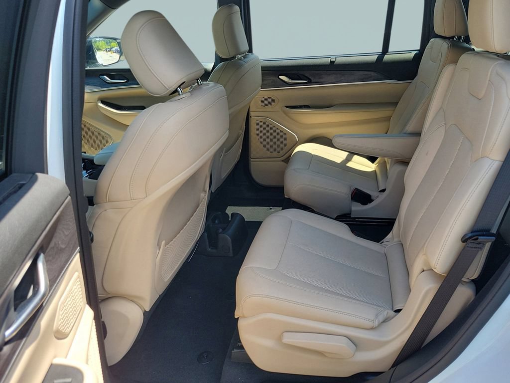 Used 2023 Jeep Grand Cherokee L Limited w/ Luxury Tech Group II RWD image 40