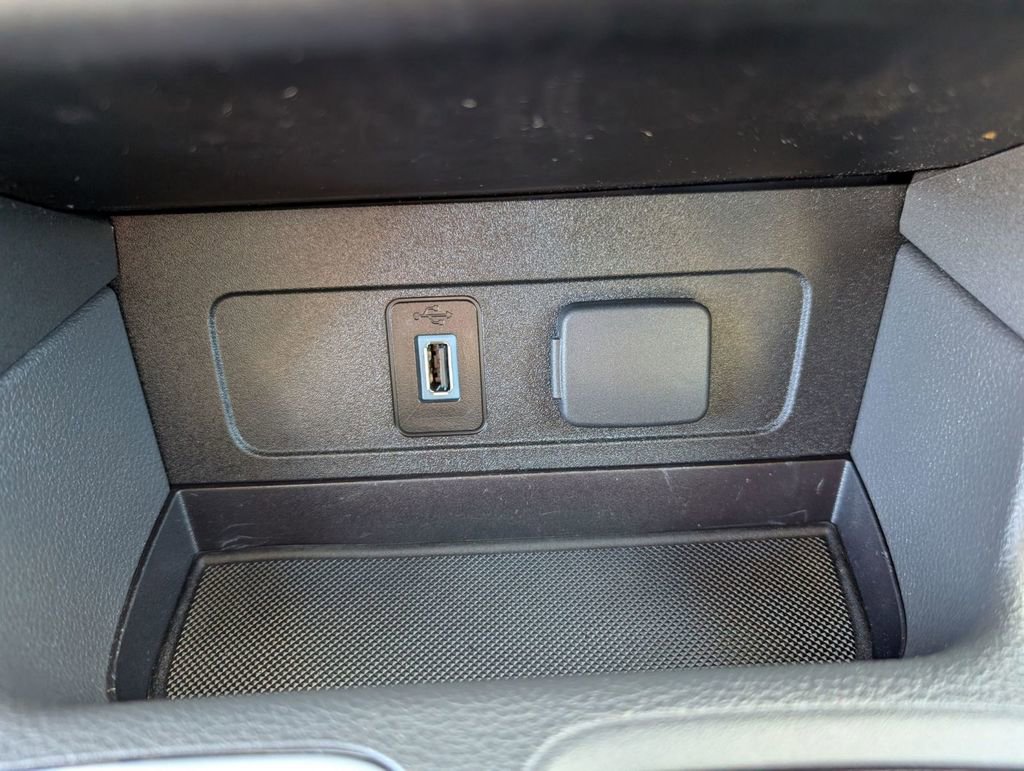 Used 2017 Ford Escape SE image 33