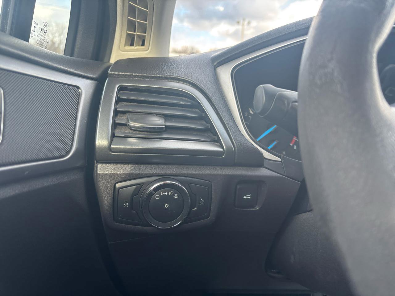 Used 2016 Ford Fusion SE image 29