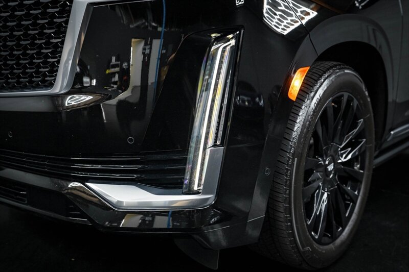 Used 2023 Cadillac Escalade Premium Luxury w/ Performance Package AWD/4WD image 11
