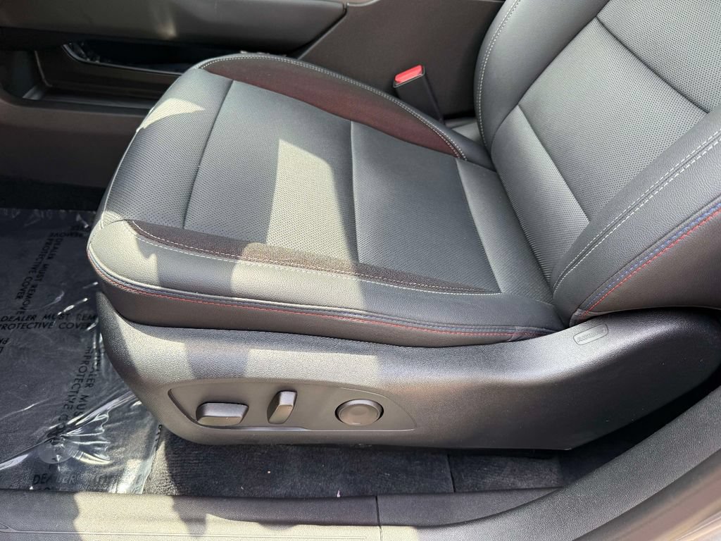 Used 2024 Chevrolet Equinox EV RS FWD image 3