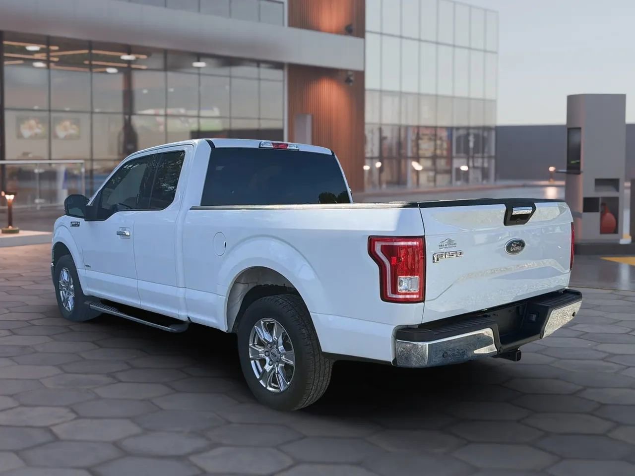 Used 2017 Ford F150 XLT w/ Equipment Group 301A Mid RWD image 8