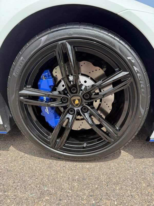 Used 2021 Lamborghini Huracan EVO RWD image 19