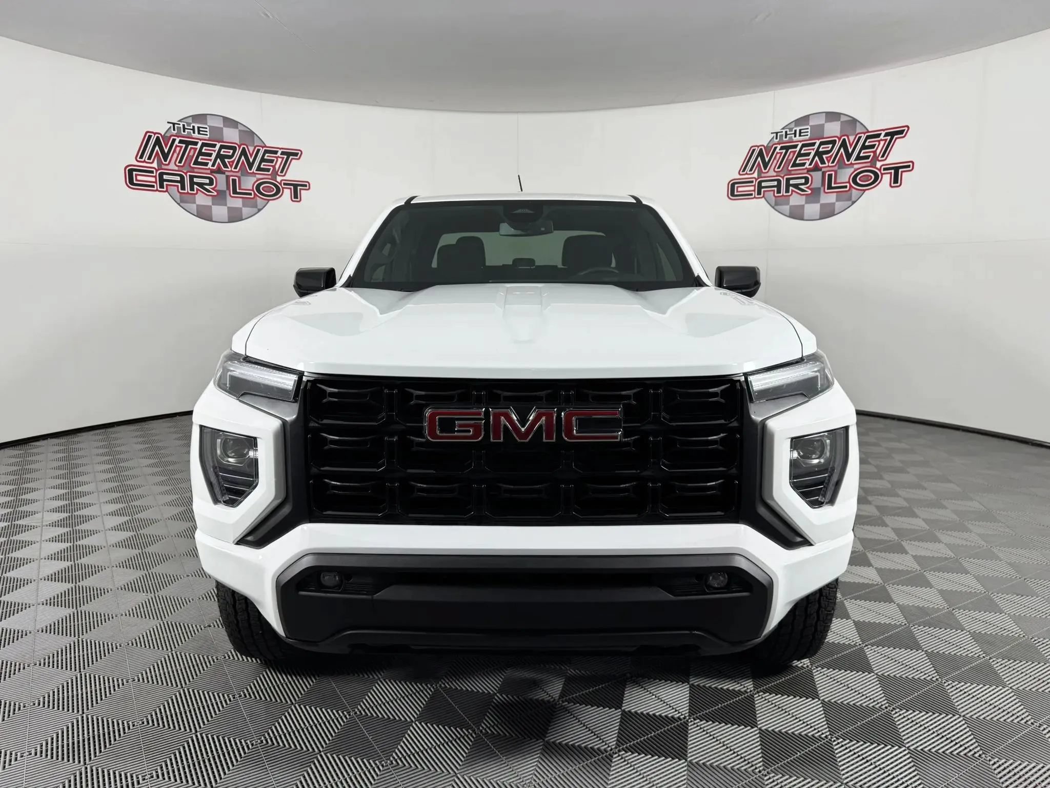Used 2024 GMC Canyon Elevation w/ Convenience Package AWD/4WD image 2