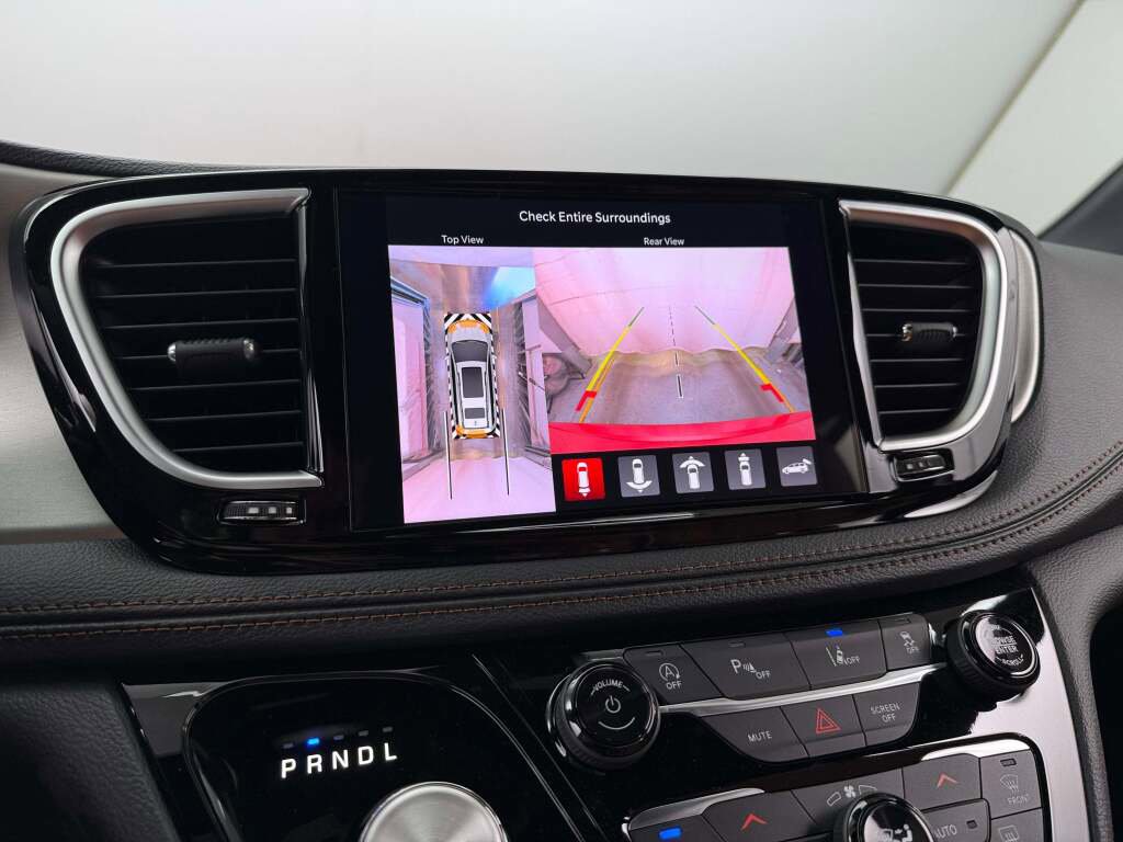 New 2026 Chrysler Pacifica Pinnacle image 32