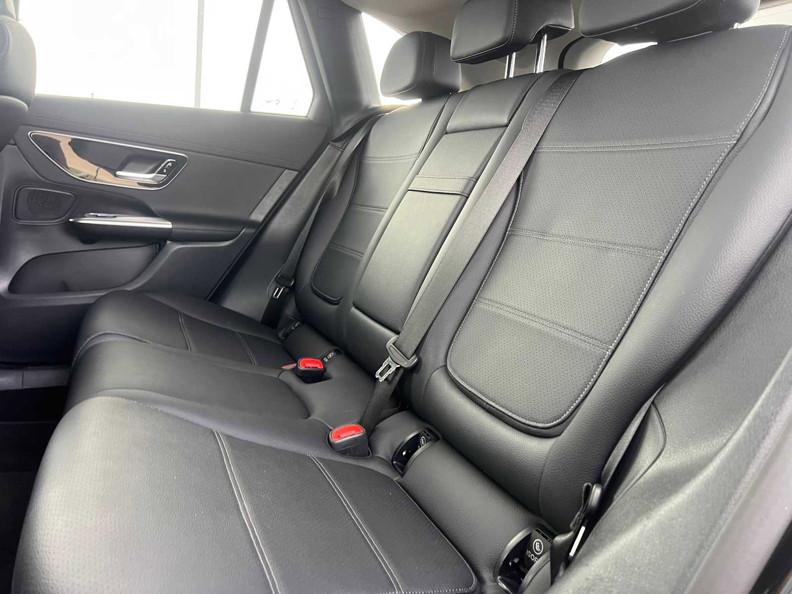 Used 2025 Mercedes-Benz GLC 350e 4MATIC image 24