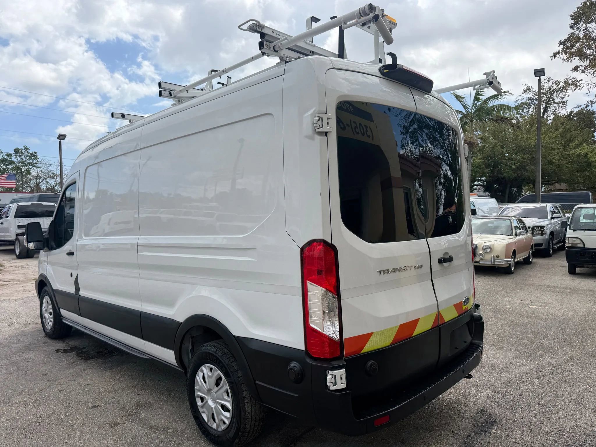 Used 2019 Ford Transit 250 XL w/ Exterior Upgrade Package image 3