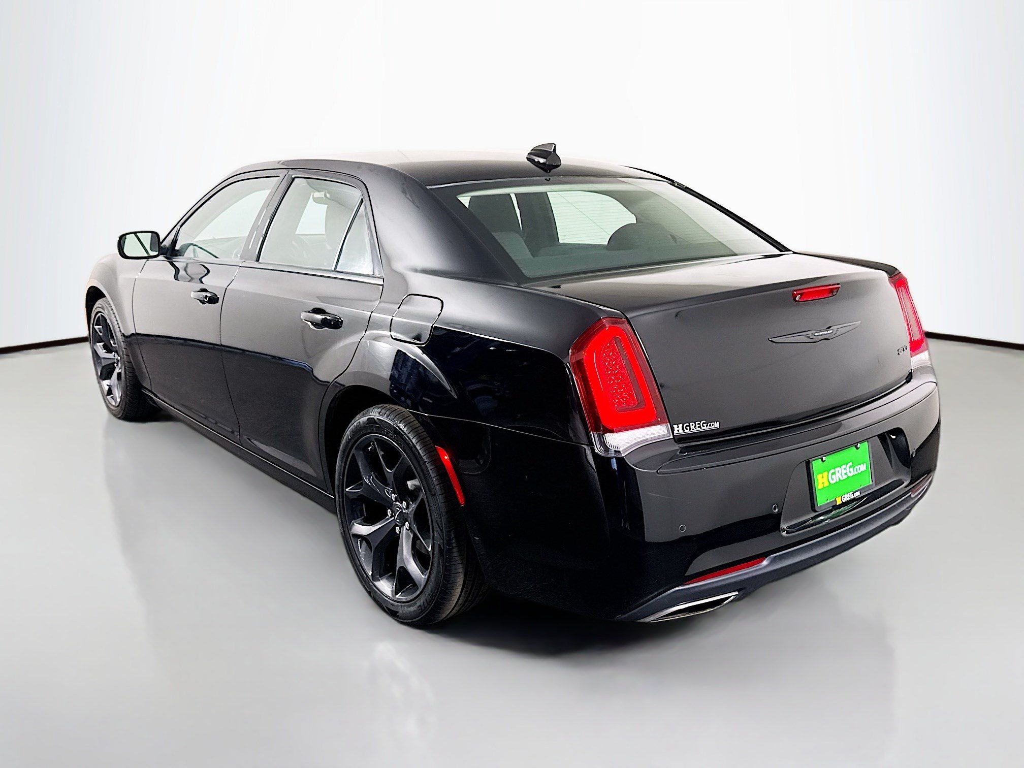 Used 2023 Chrysler 300 Touring w/ Safetytec Plus Group RWD image 7