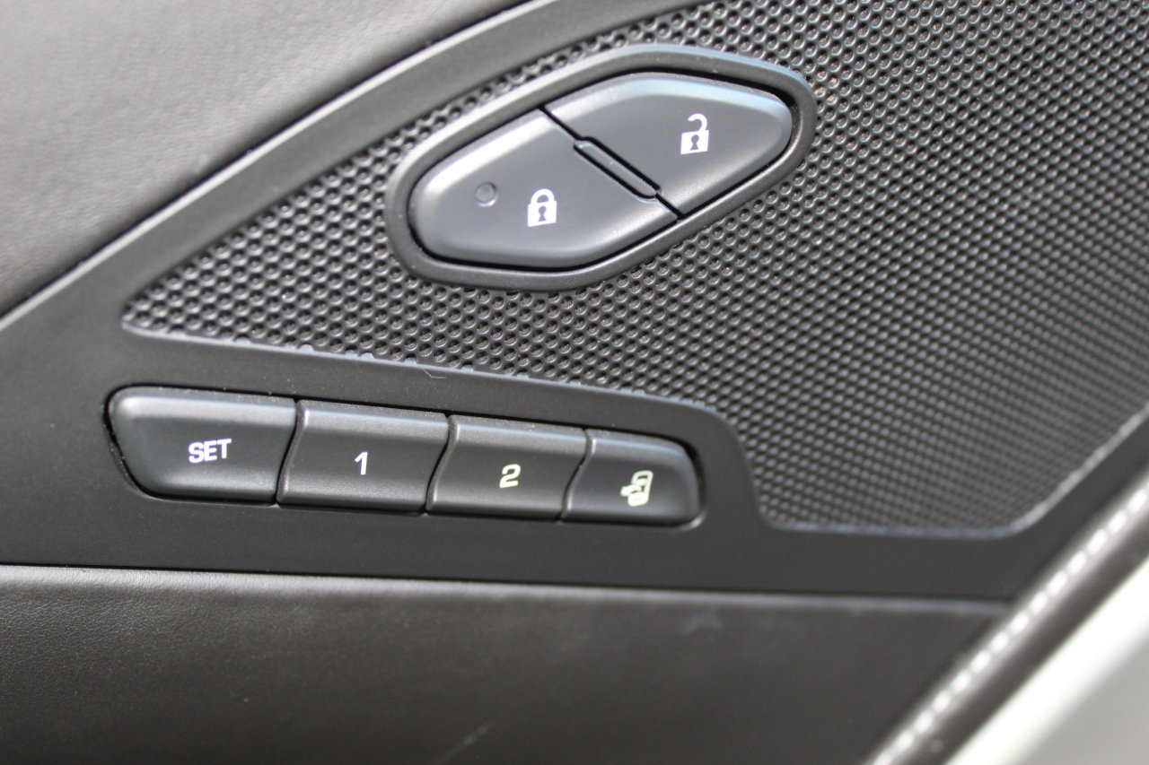 Used 2015 Chevrolet Corvette Stingray Convertible w/ 3LT Preferred Equipment Group image 21