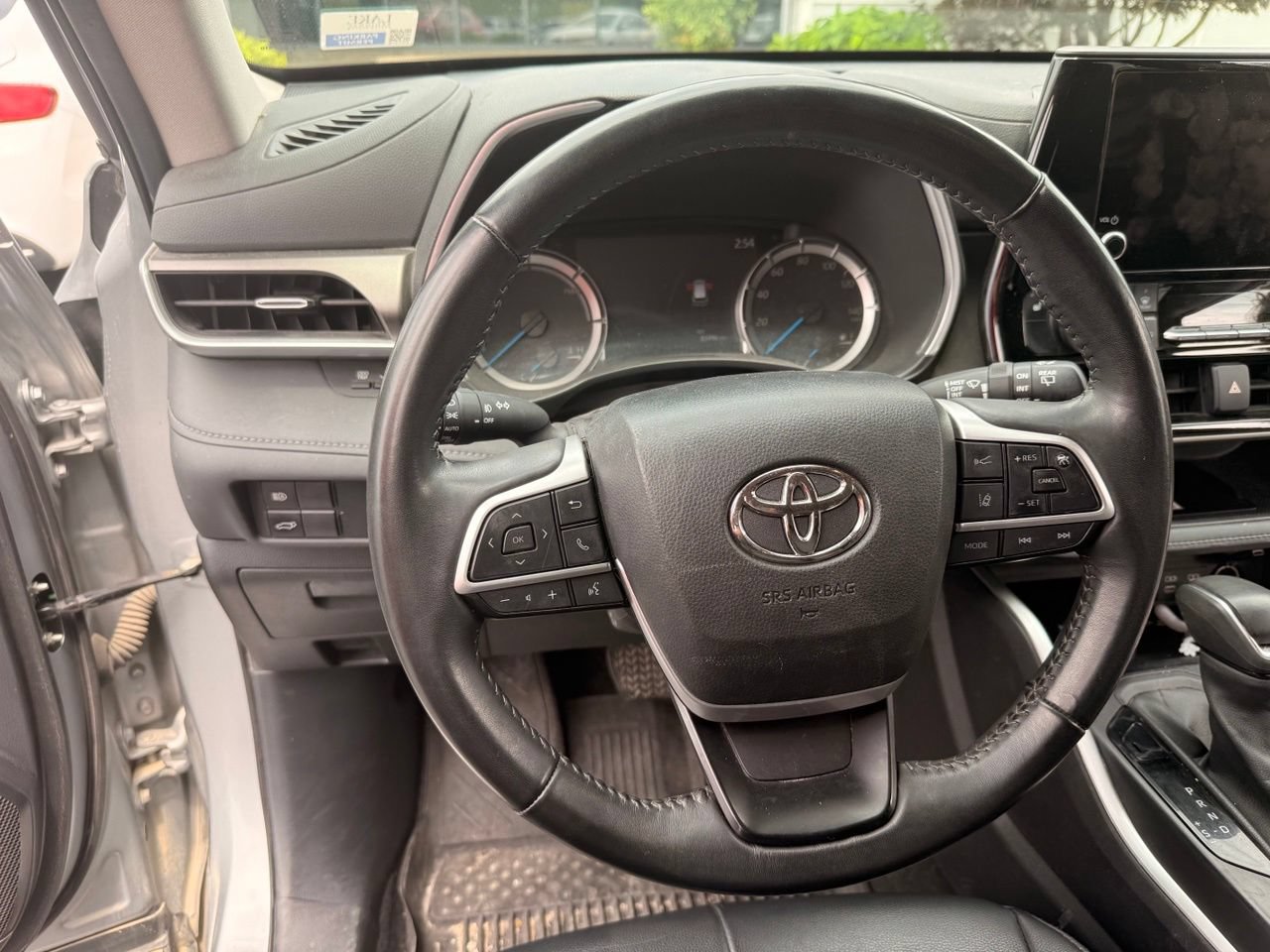 Used 2023 Toyota Highlander XLE AWD/4WD image 16