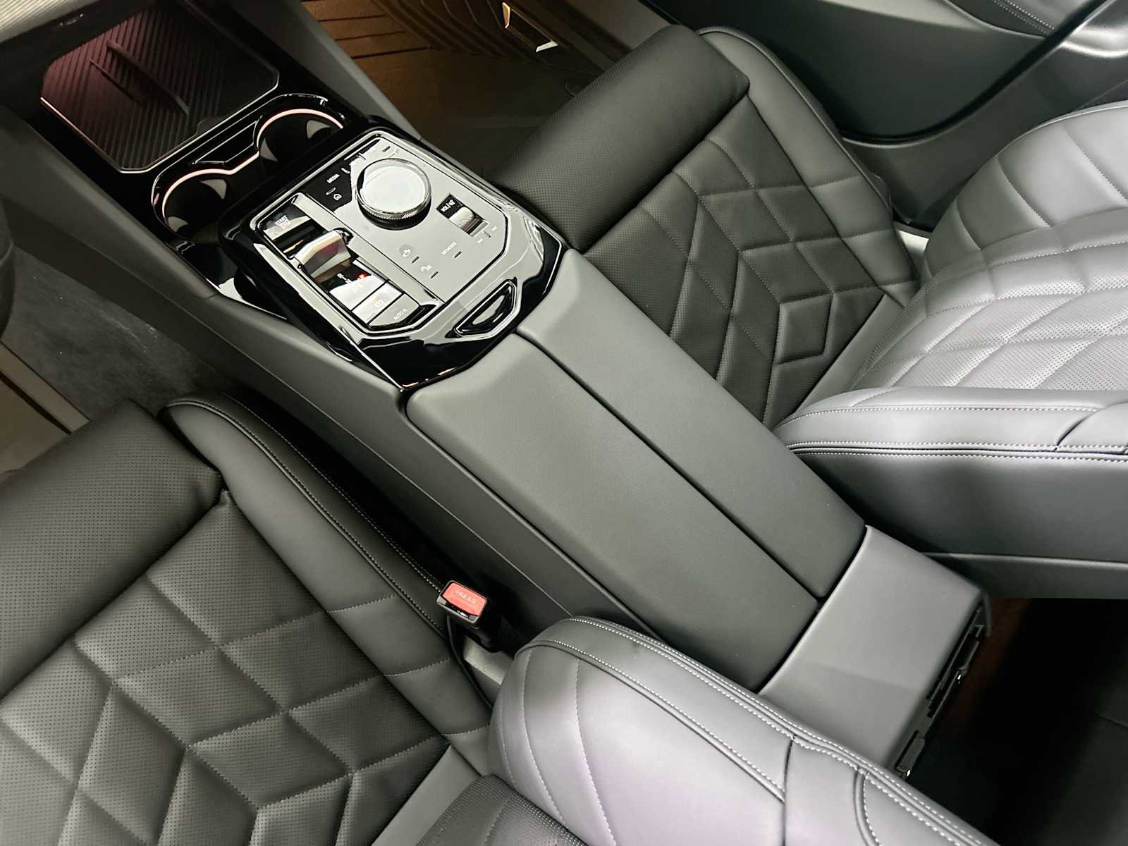 New 2026 BMW 550e xDrive image 23